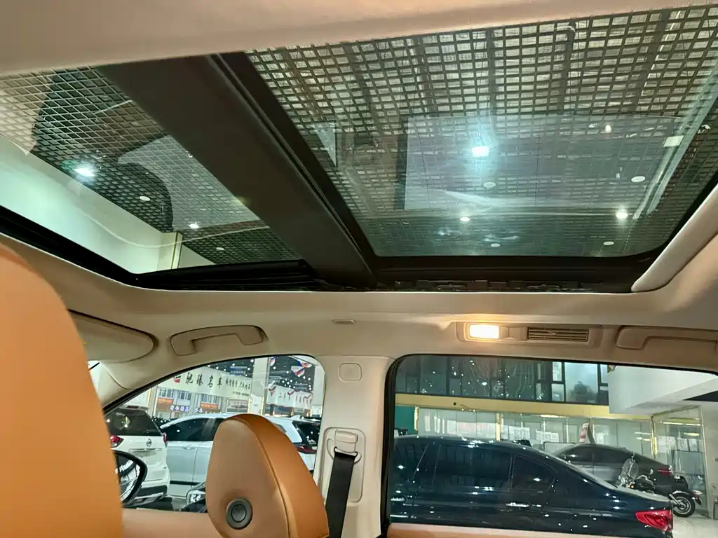 NISSAN EXPLORING THE LAND