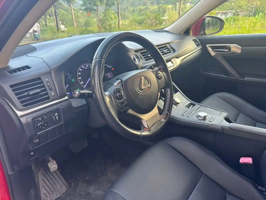 Lexus CT — миниатюра 5