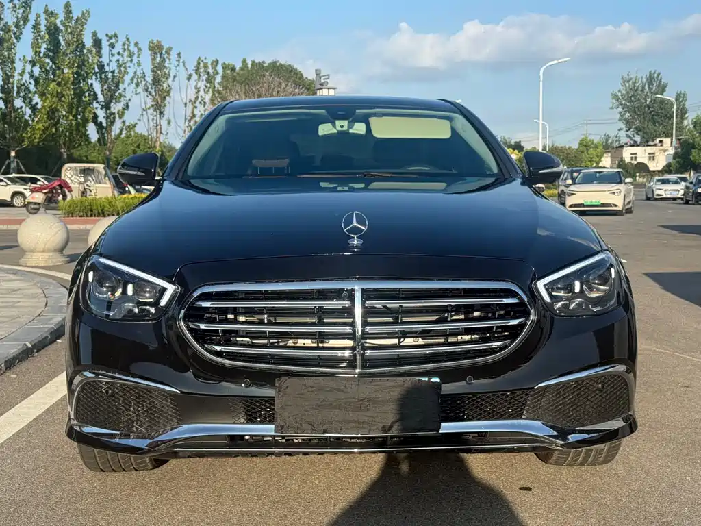 Mercedes-Benz E-Class — миниатюра 2
