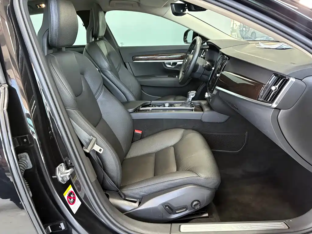Volvo S90 2018 T4