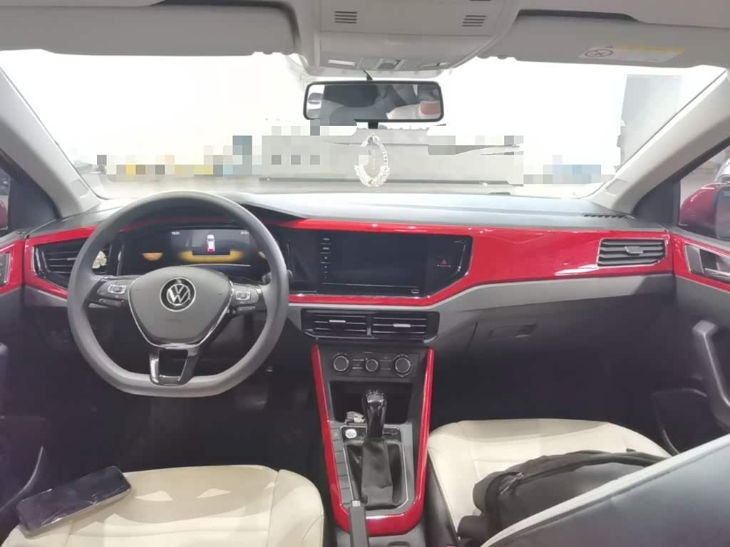 Volkswagen Polo 1.5 л 2022 г. красный/фиолетовый, пробег 49000 км