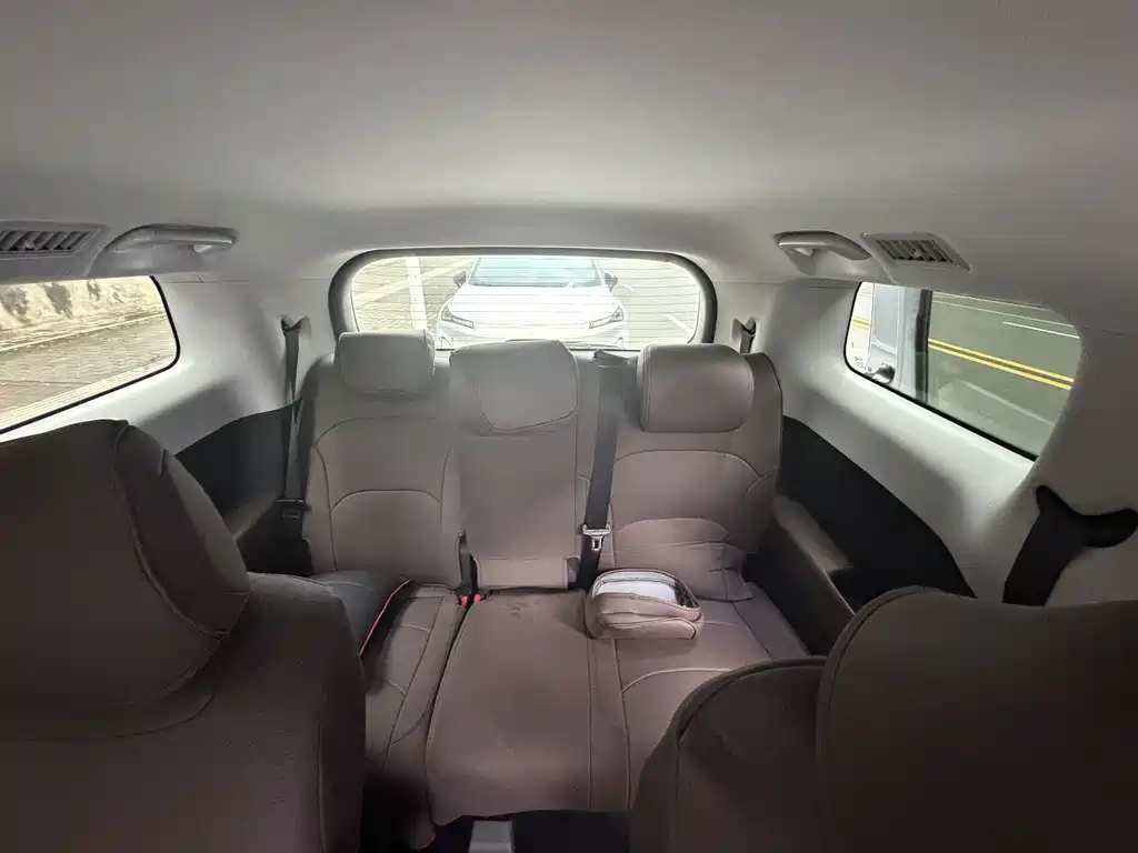 Wuling Xingguang 730 New Energy — миниатюра 8