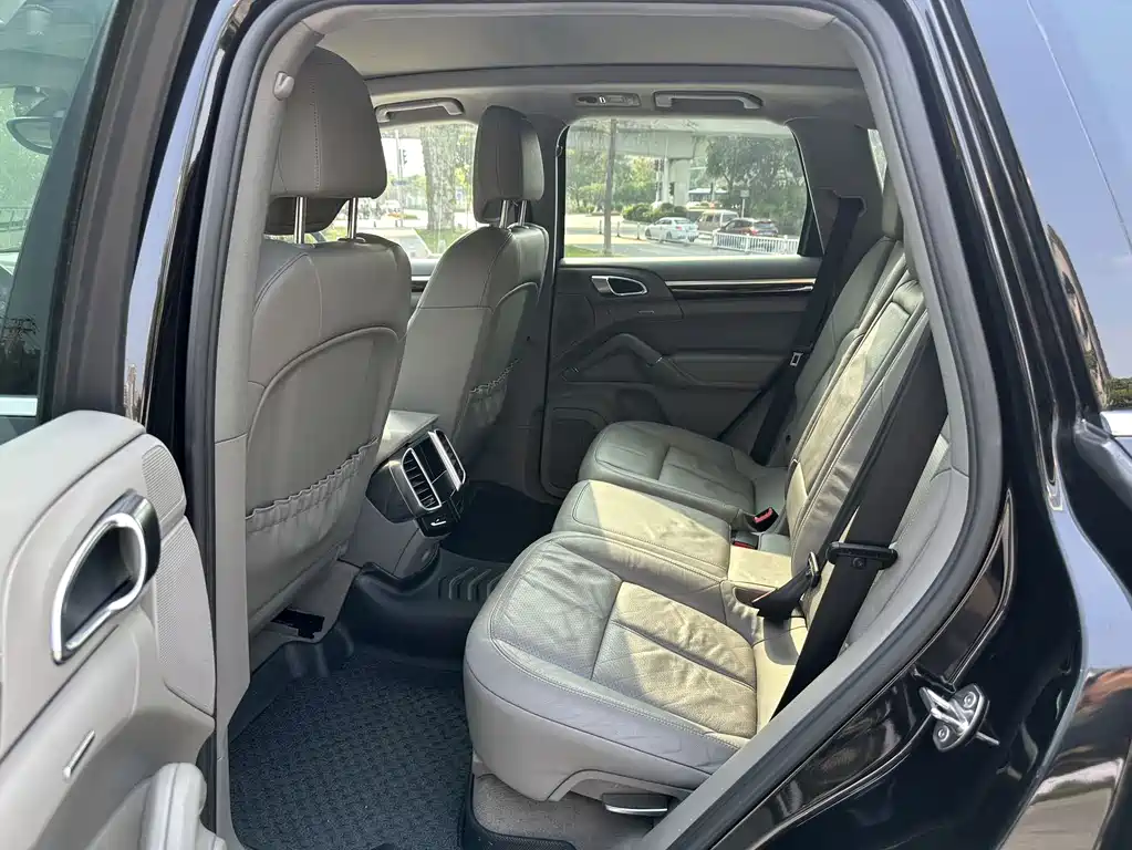Porsche Cayenne — миниатюра 8