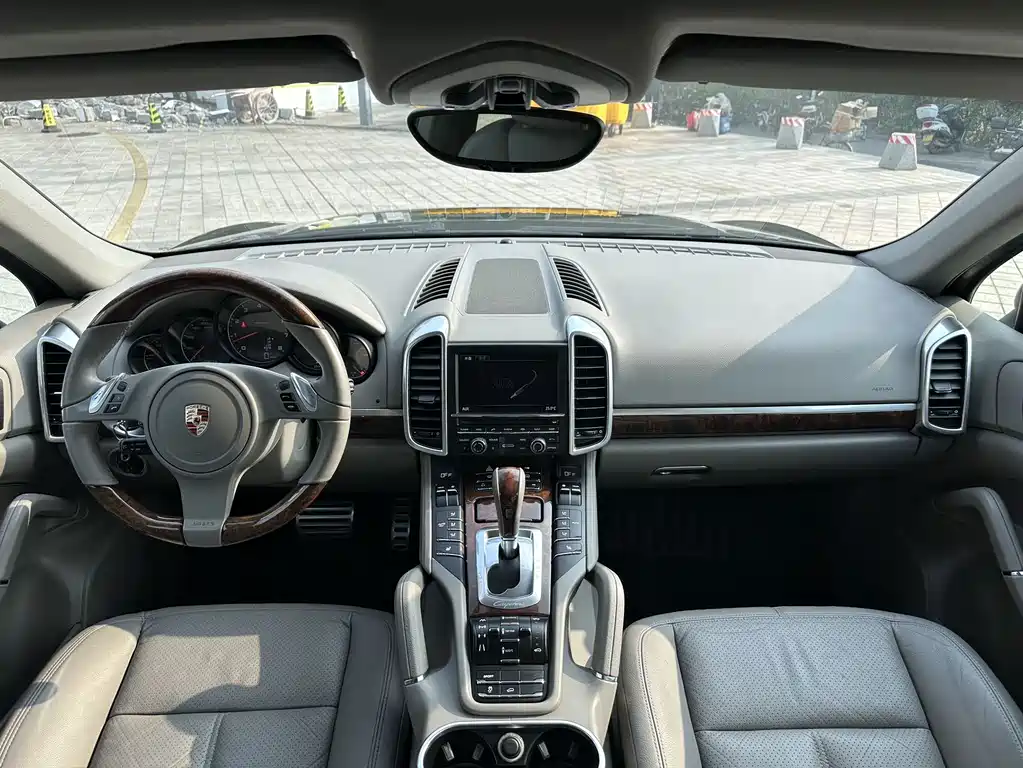 Porsche Cayenne — миниатюра 14