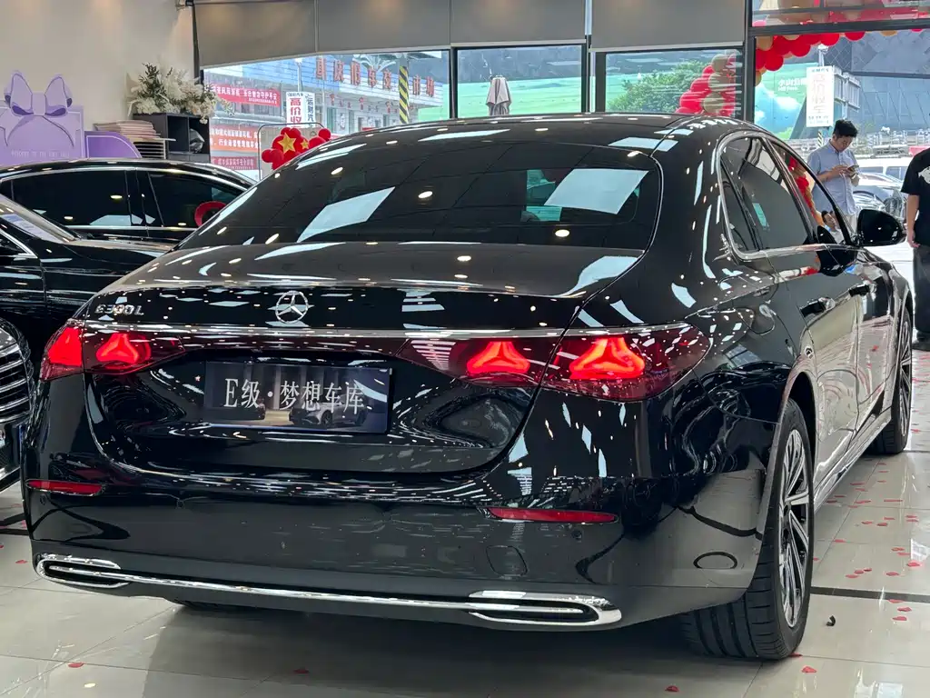 Mercedes-Benz E-Class — миниатюра 5