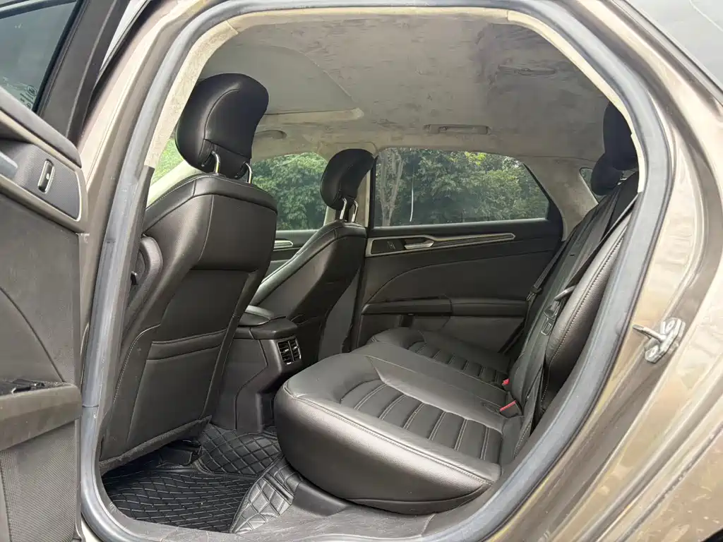 Ford Mondeo — миниатюра 6