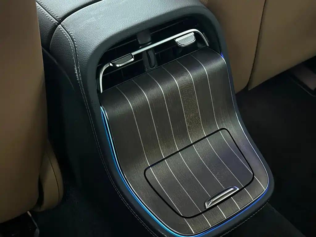 Mercedes-Benz E-Class — миниатюра 16