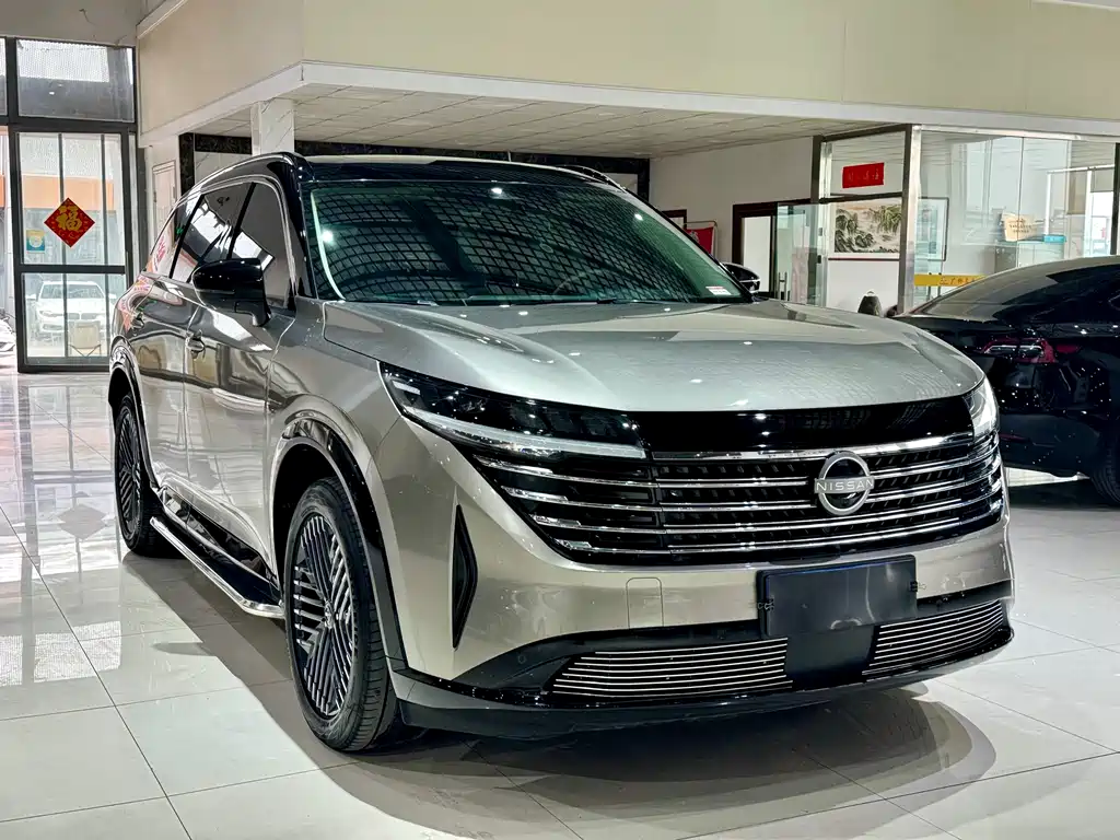 NISSAN EXPLORING THE LAND