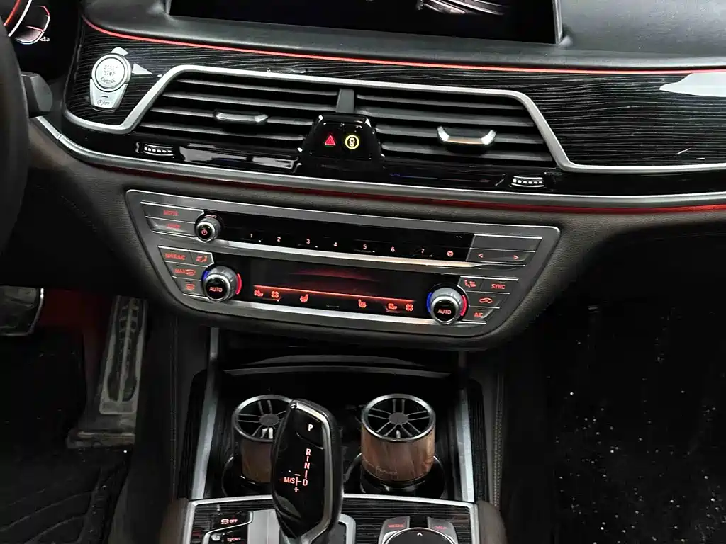 BMW 7 Series — миниатюра 5