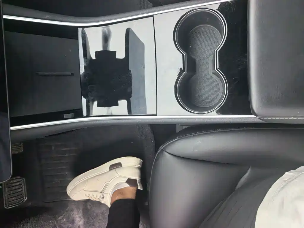 Tesla Model 3 — миниатюра 11