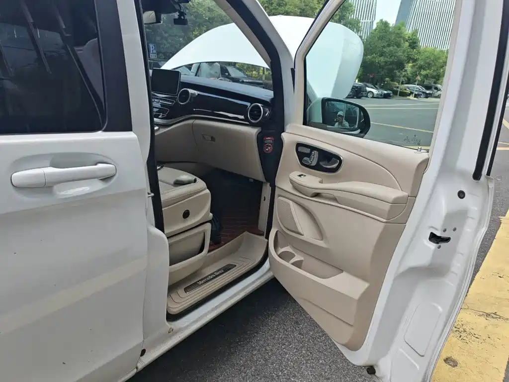 Mercedes-Benz V-Class — миниатюра 18