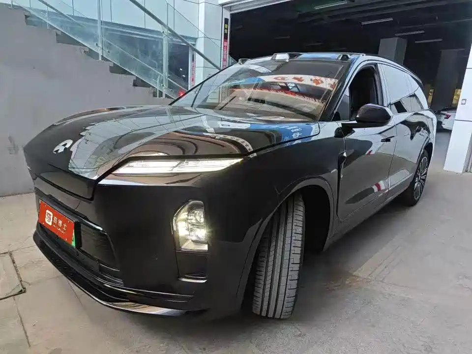 NIO ES8