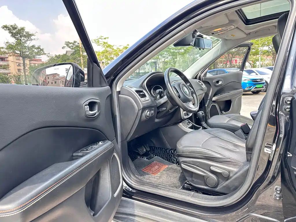 Jeep Compass — миниатюра 10