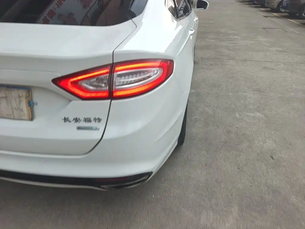 Ford Mondeo — миниатюра 8