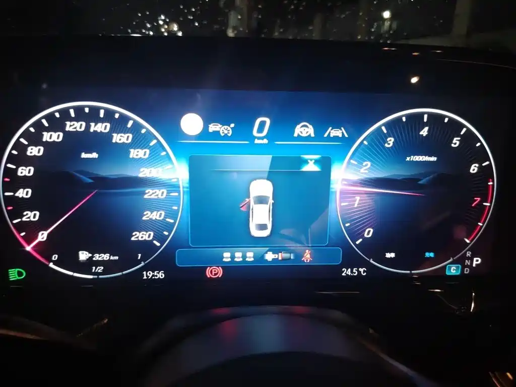 Mercedes-Benz E-Class — миниатюра 4