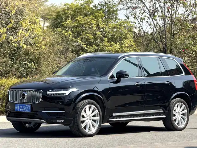 Volvo XC — фото 1