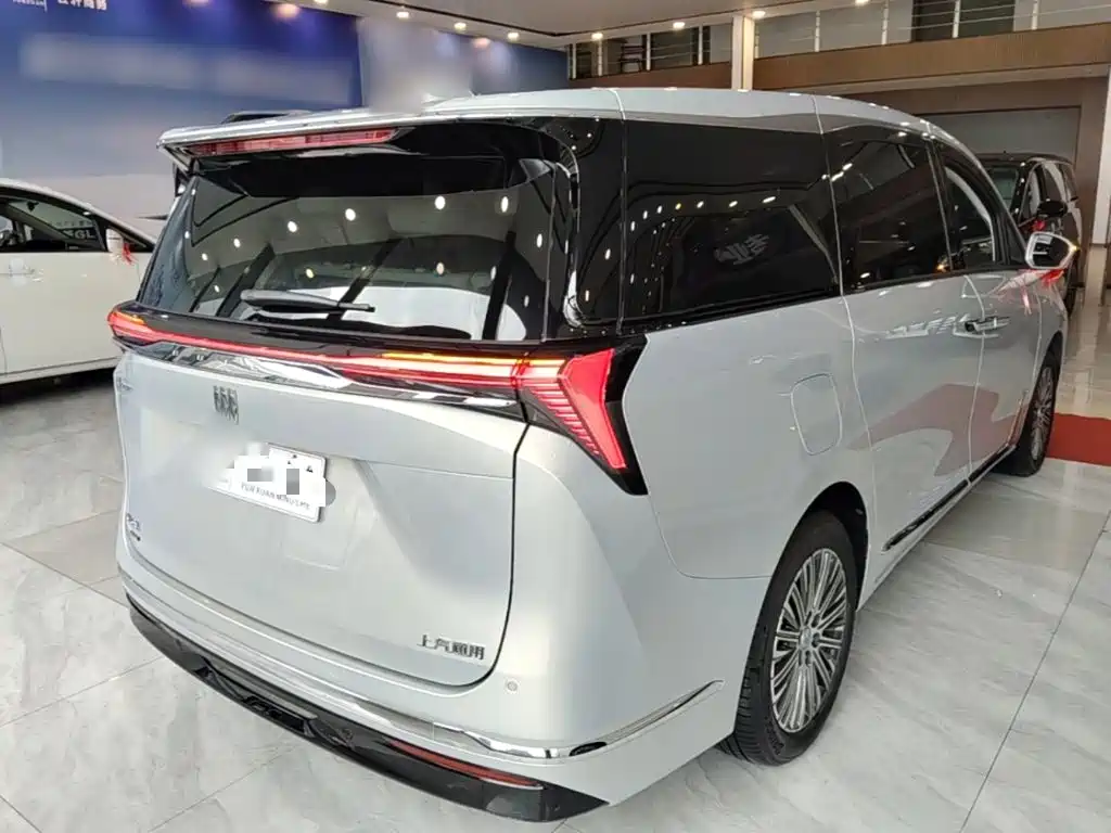 Buick GL8 Hybrid — миниатюра 7