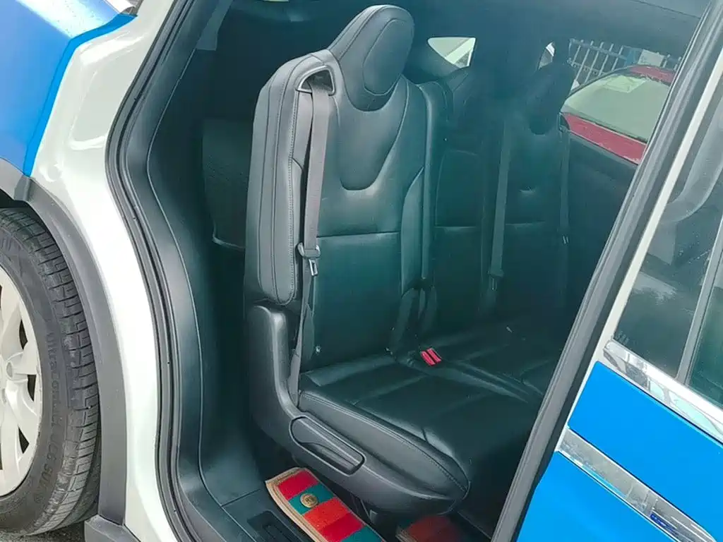 Tesla Model X — миниатюра 15