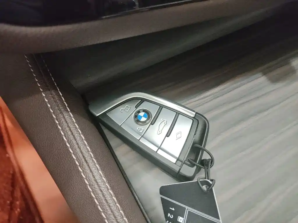 BMW 5 Series — миниатюра 9