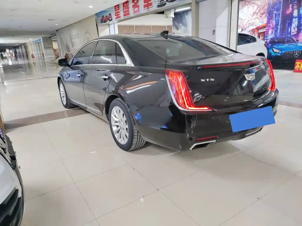 CADILLAC XTS
