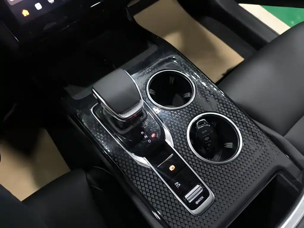 Hongqi Hongqi HS3 PHEV — миниатюра 14