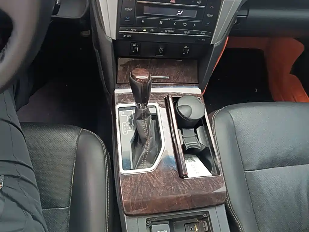 Toyota Camry — миниатюра 14