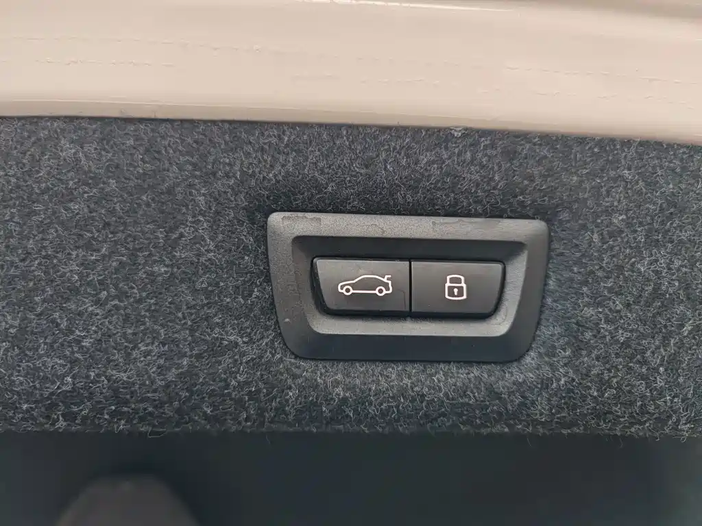 BMW 5 Series — миниатюра 15