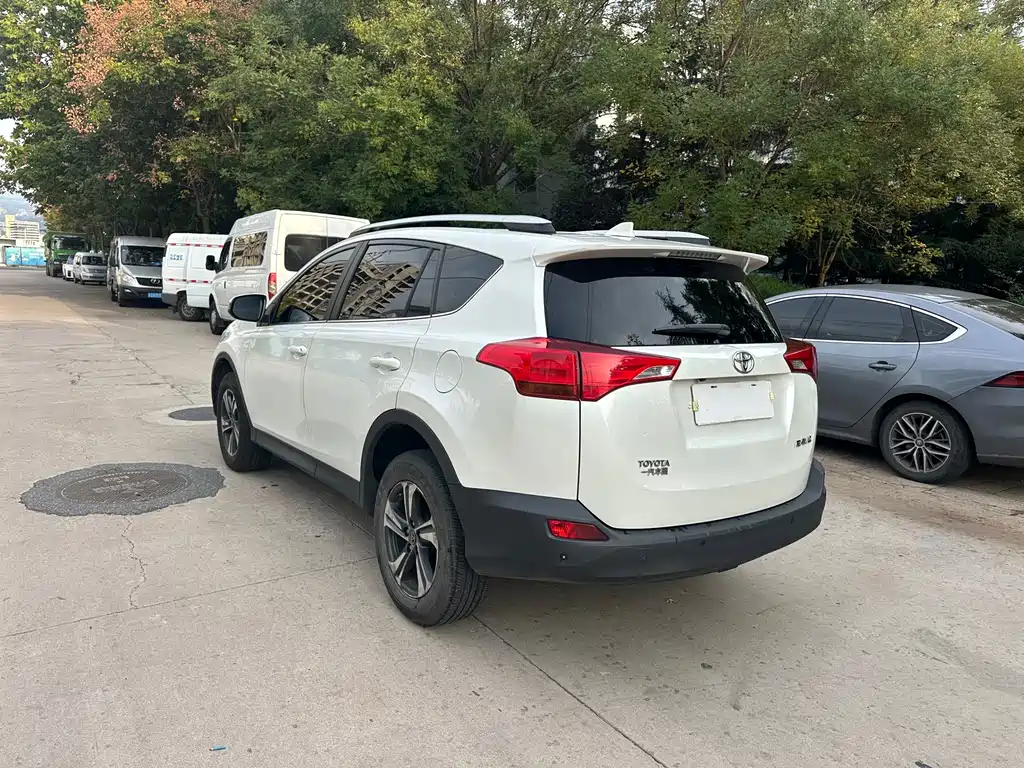 Toyota RAV4 — миниатюра 4