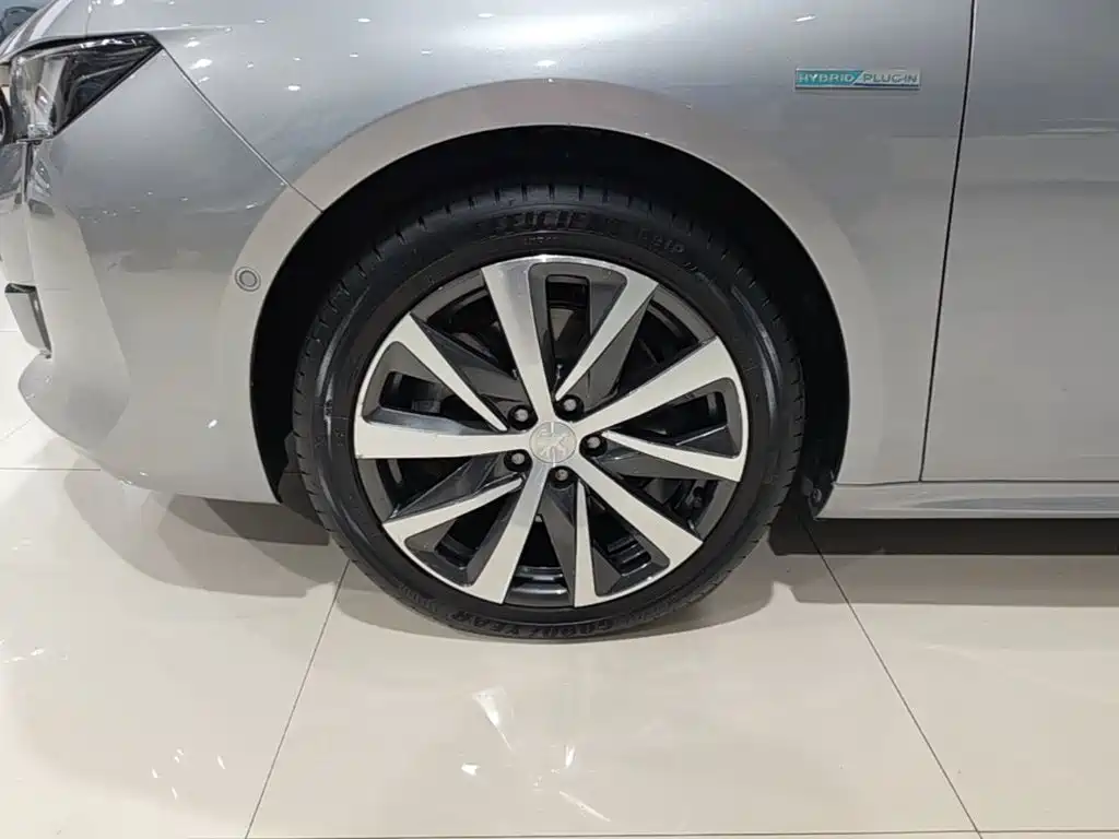 Peugeot 508L PHEV — миниатюра 23