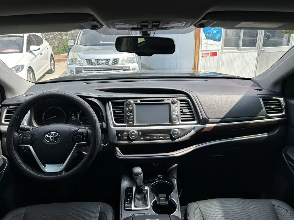 Toyota Highlander 2015 2.0T 7 мест