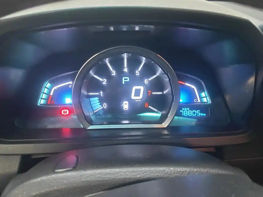 Luxgen U6 — миниатюра 14