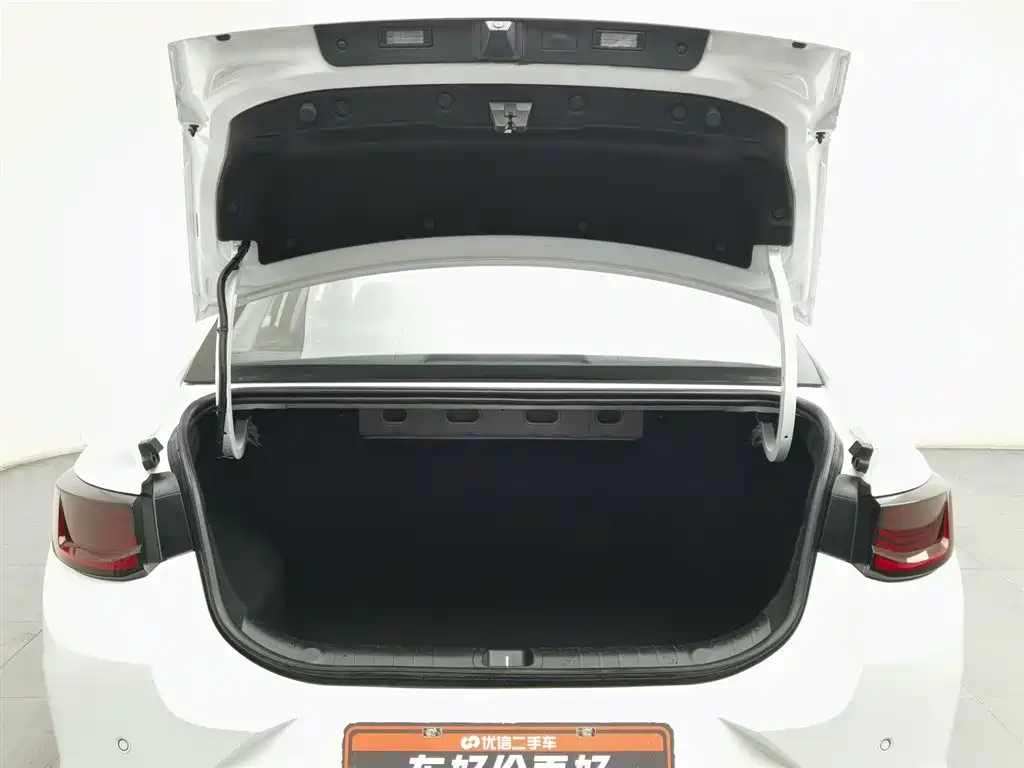 GEELY AUTOMOBILE EMGRAND L HIP