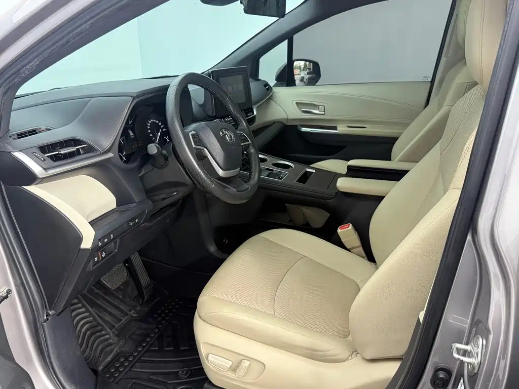 Toyota Sienna — миниатюра 8