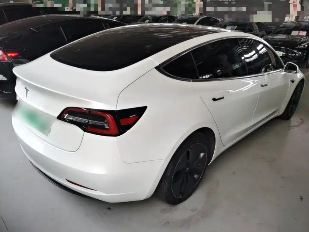 Tesla Model 3 — миниатюра 7
