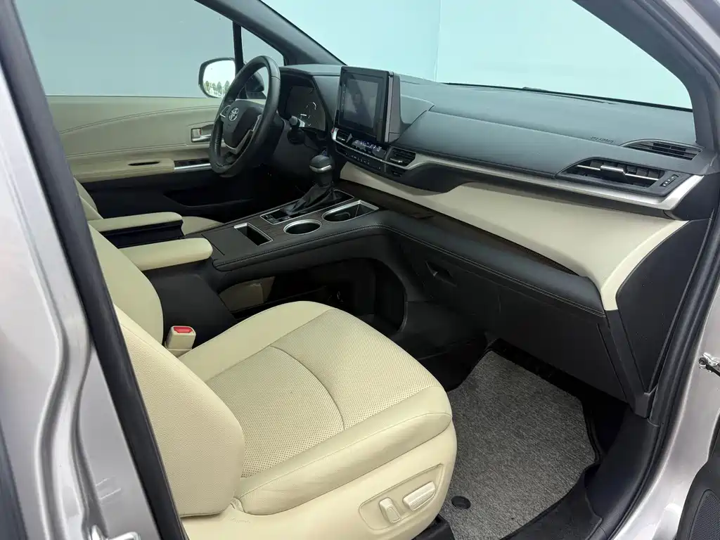 Toyota Sienna — миниатюра 9