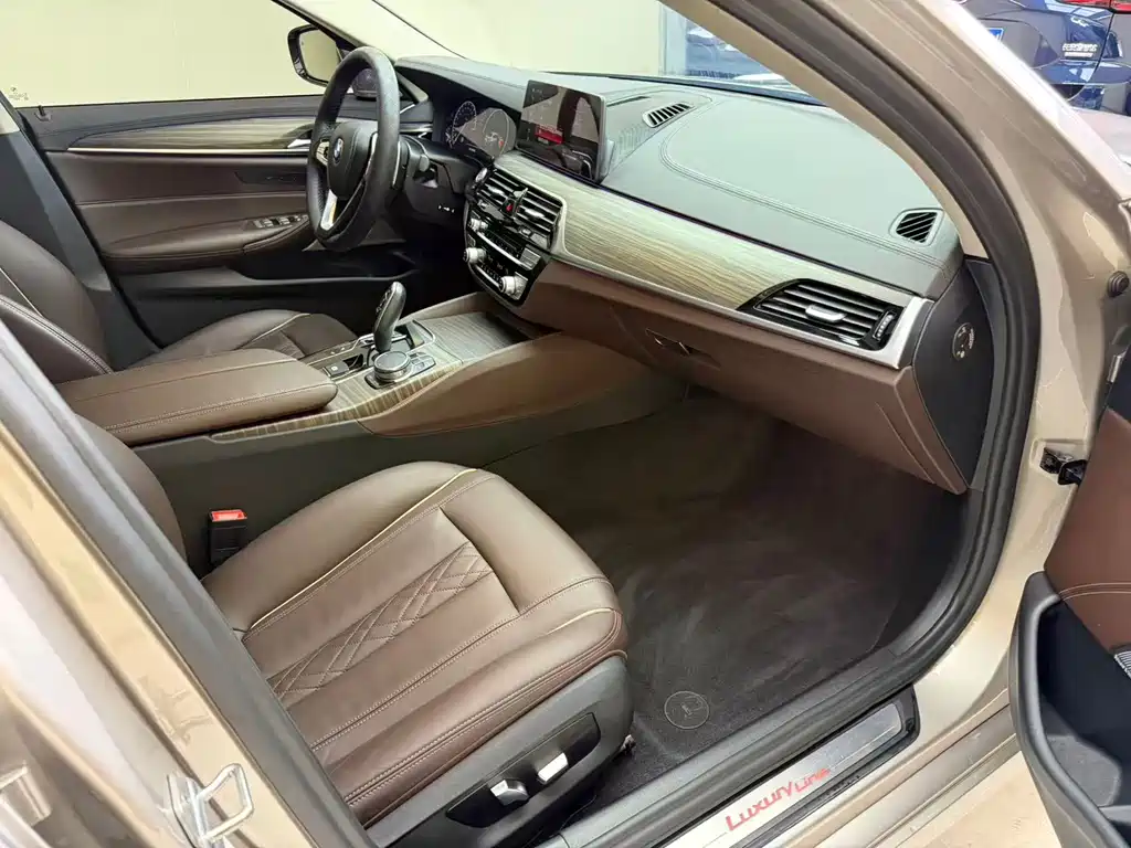 BMW 5 Series — миниатюра 3