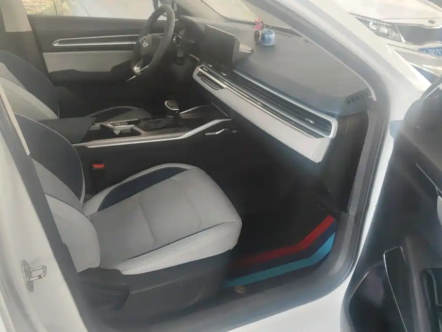 Geely Emgrand — миниатюра 8