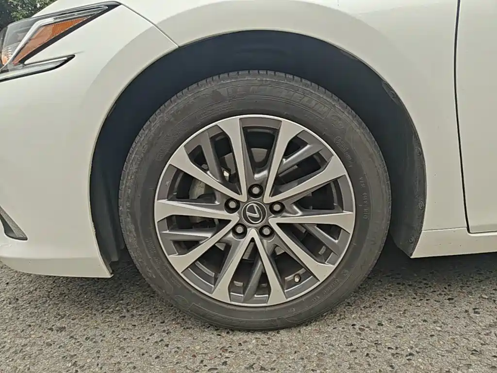 Lexus ES — миниатюра 23