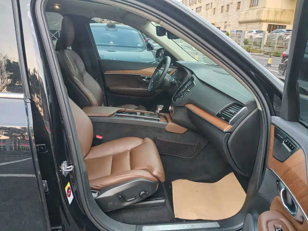 Volvo XC90 — миниатюра 12