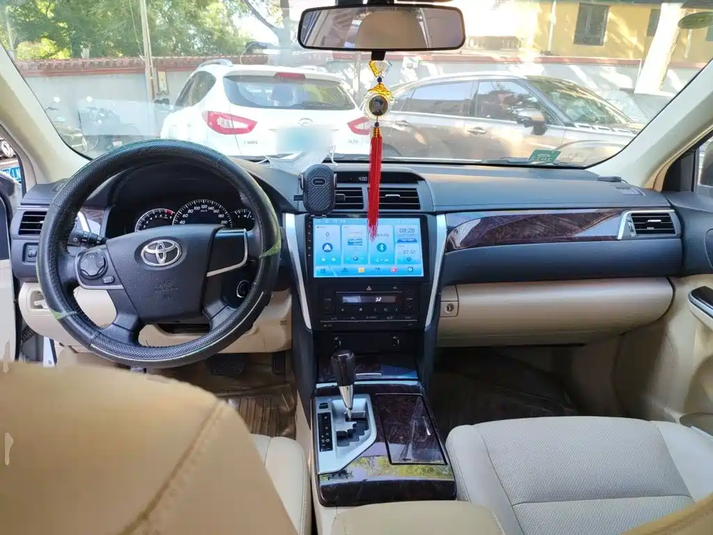 Toyota Camry — миниатюра 5