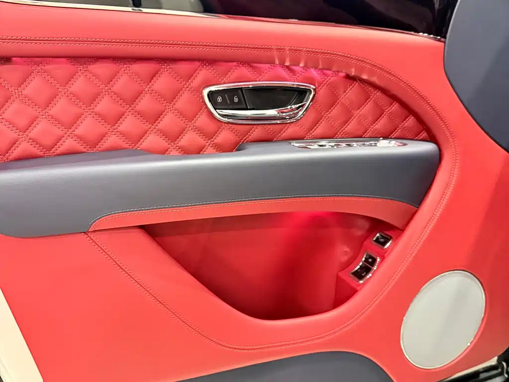 Bentley Bentayga — миниатюра 12