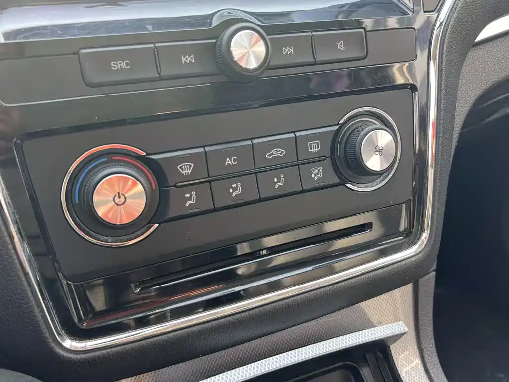 Roewe RX5 — миниатюра 9