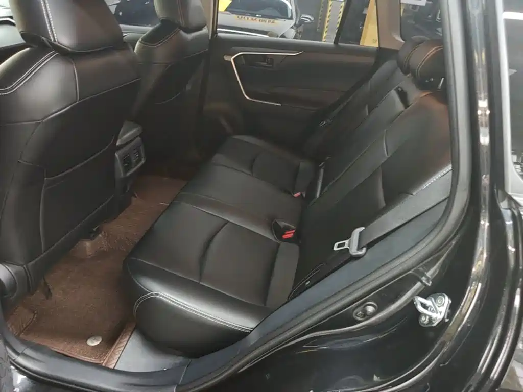 Toyota RAV4 — миниатюра 17