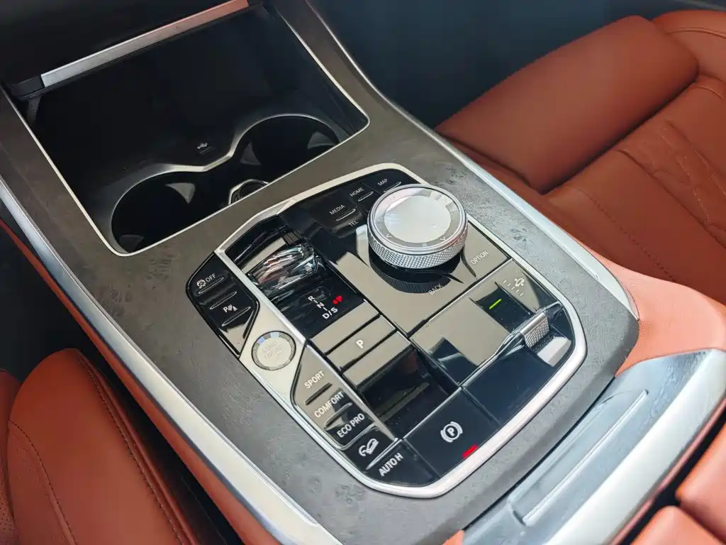 BMW X7 — миниатюра 10