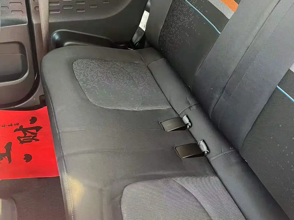 Wuling MINIEV — миниатюра 6