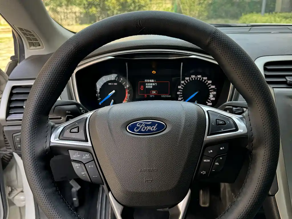 Ford Mondeo 2013 2.0L GTDi200 Fashion