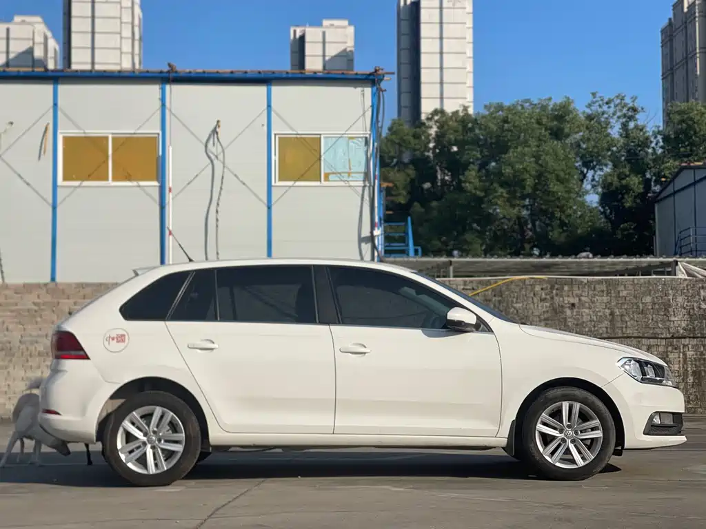 Volkswagen Santana — миниатюра 12