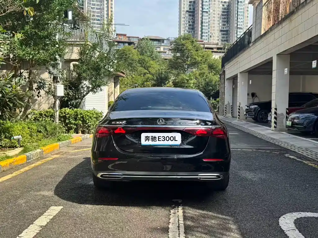 Mercedes-Benz E-Class — миниатюра 8