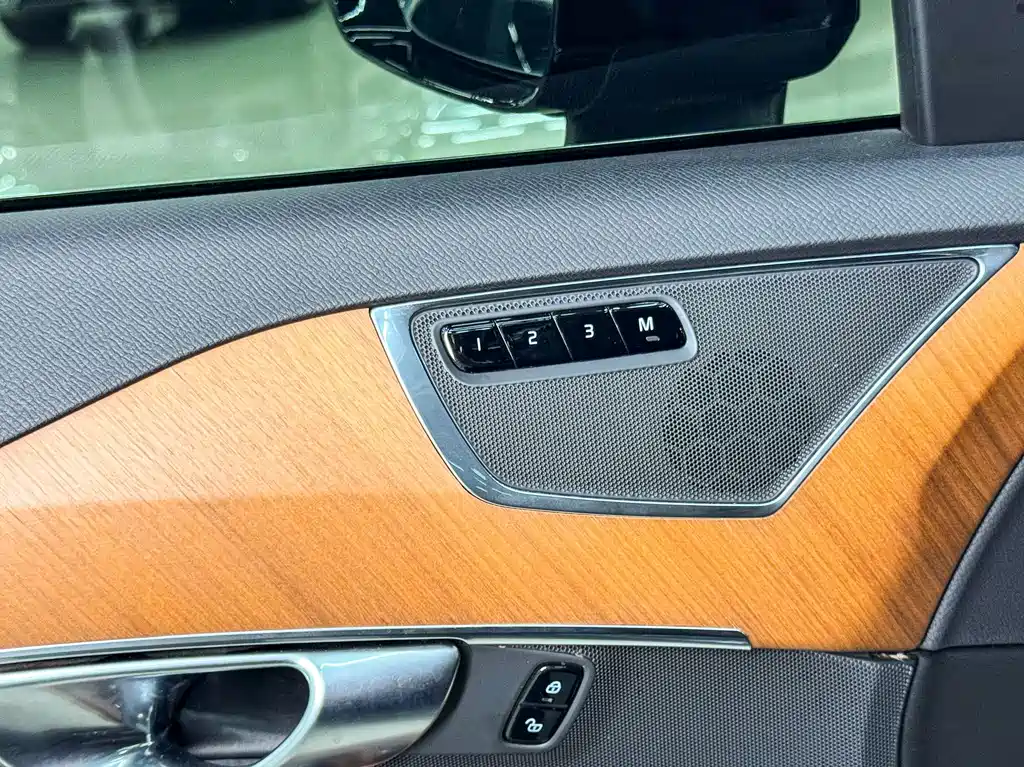 Volvo XC90 — миниатюра 4