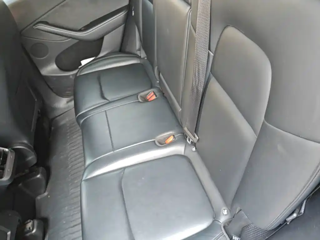 Tesla Model Y — миниатюра 17